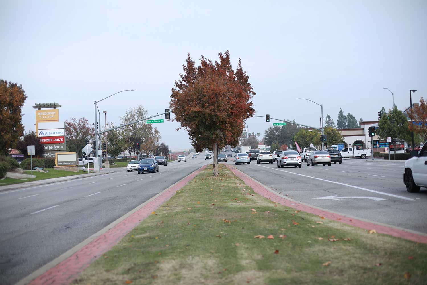 Traffic building on Coffee Approaching Stockdale Highway Road in Bakersfield.