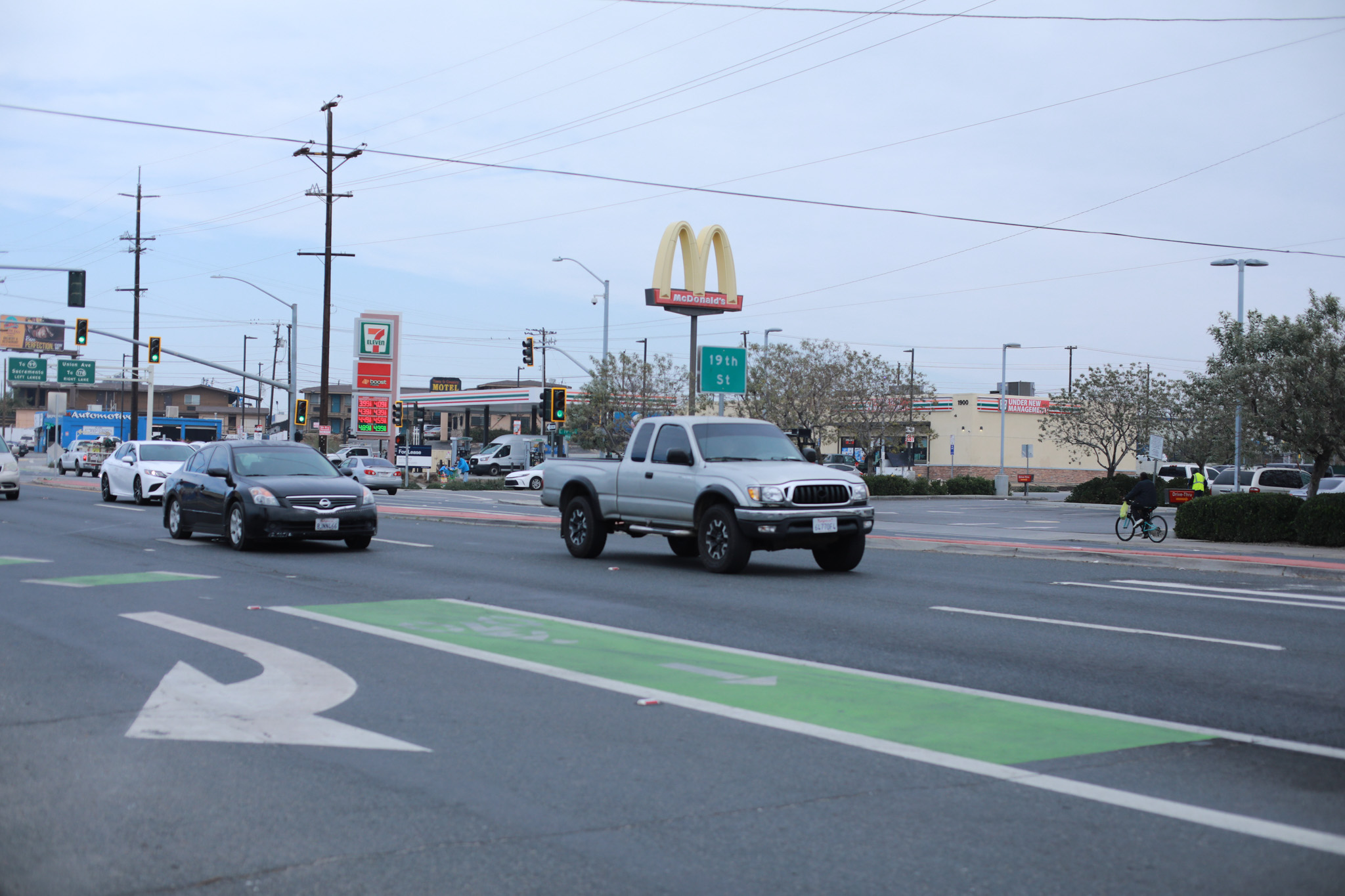 Traffic near the intersection of Union Avenue and 19th Street in Bakersfield
